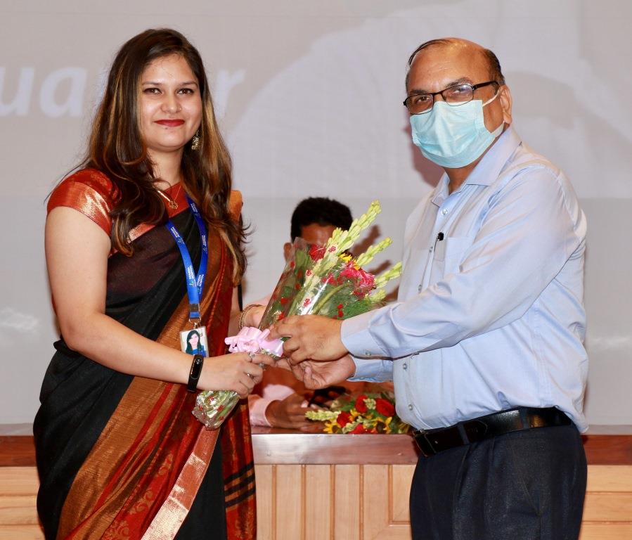 CEO of Greater Noida Authority, Shri. Narendra Bhushan honored 11 nurses for their excellent service and praised their work at Sharda Hospital